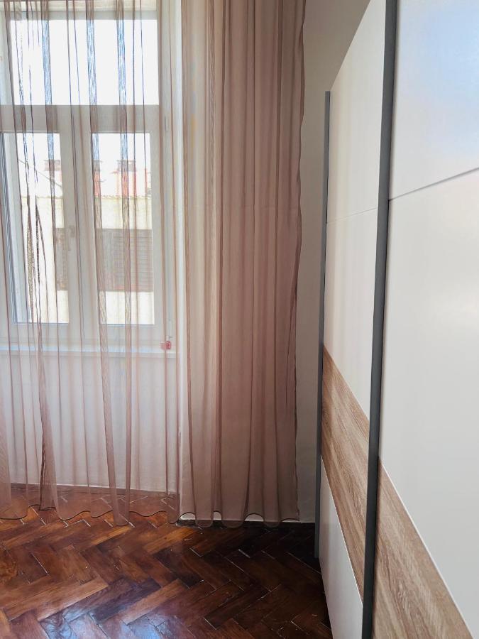 Apartment For Special Getaway Rose Пула Екстериор снимка
