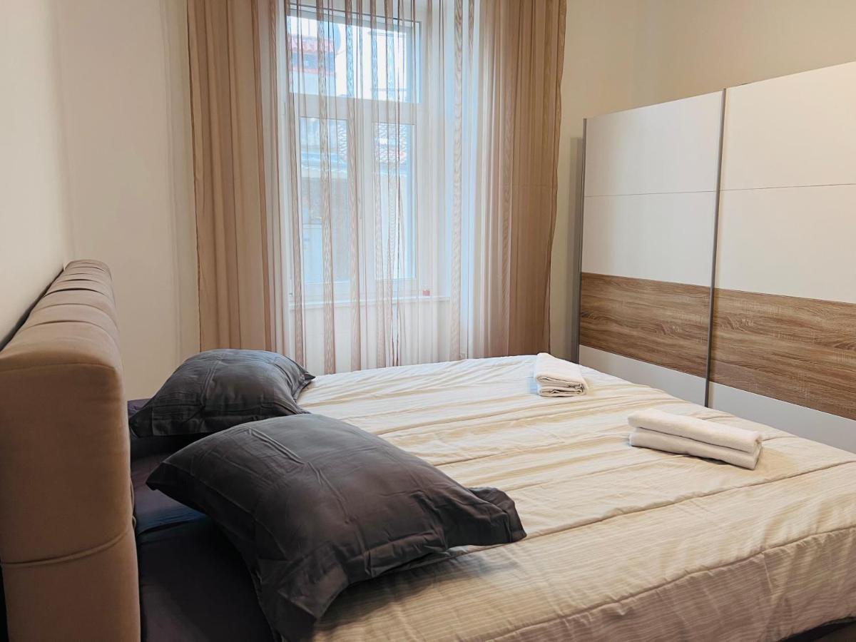 Apartment For Special Getaway Rose Пула Екстериор снимка
